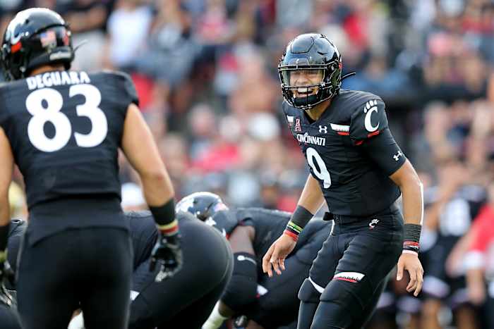 Cincinnati Bearcats quarterback Desmond Ridder (9) instructs Cincinnati Bearcats tight end Josiah Deguara (83) in the first quarter of an NCAA football game against the UCLA Bruins, Thursday, Aug. 29, 2019, at Nippert Stadium in Cincinnati. Ucla Bruins At Cincinnati Bearcats Aug 29